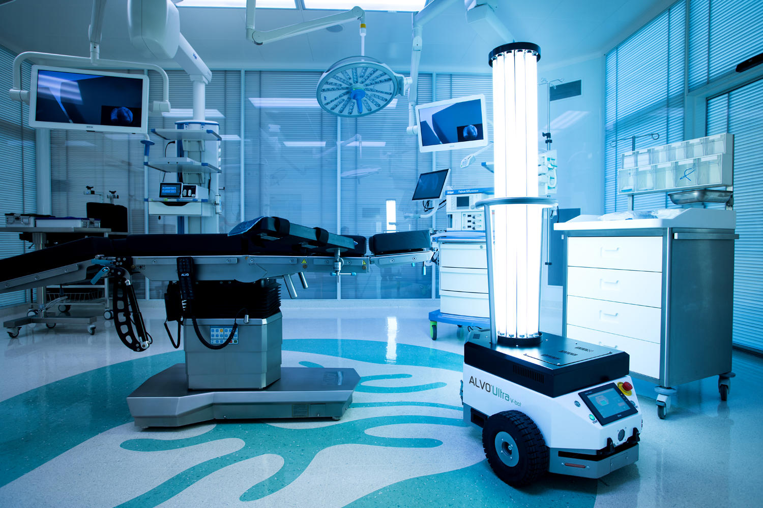 ALVO Ultra V-bot - mobilny robot do dezynfekcji UV-C